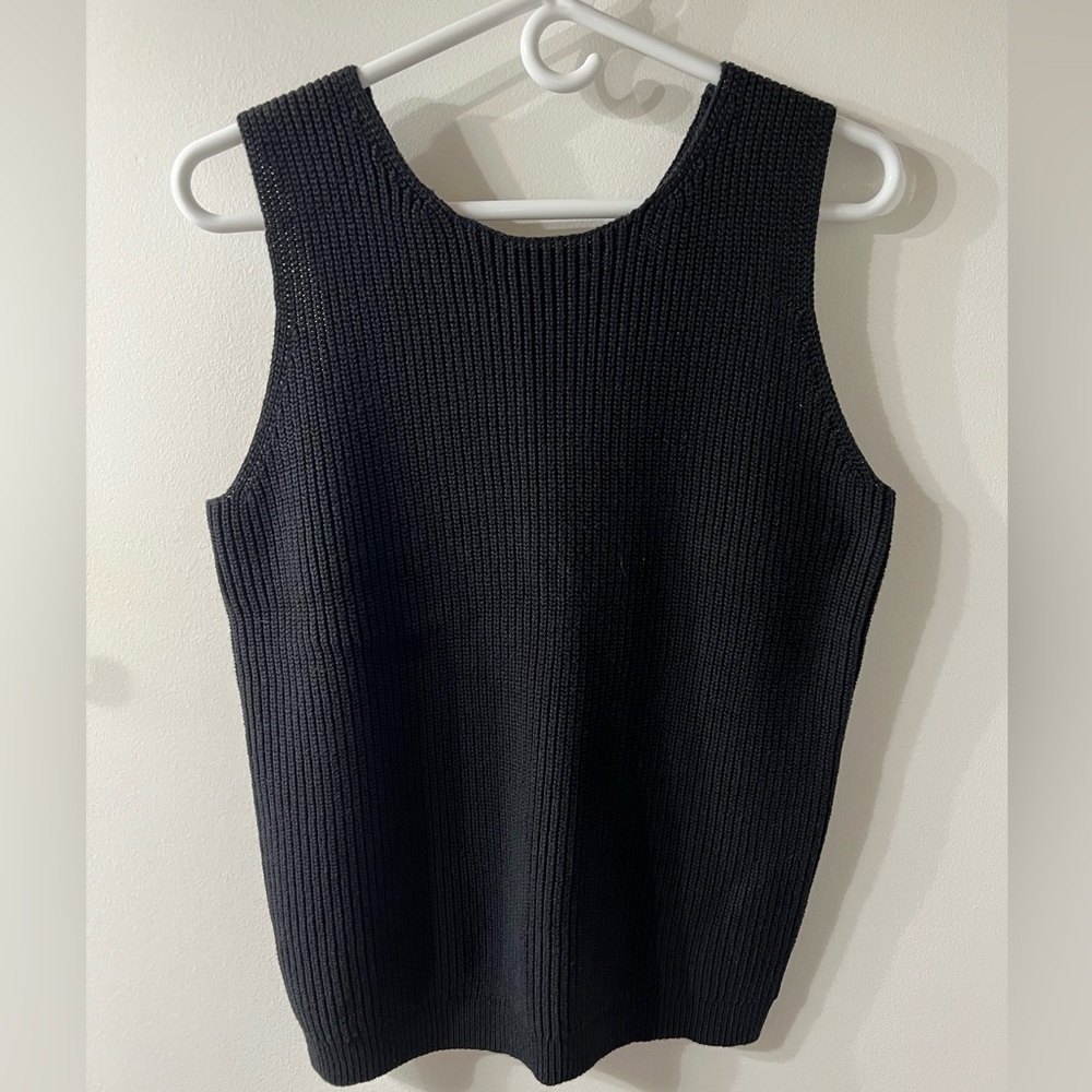 LOFT Black Sleeveless Knit Tank Top. V-Back. Large. Minimal wears.